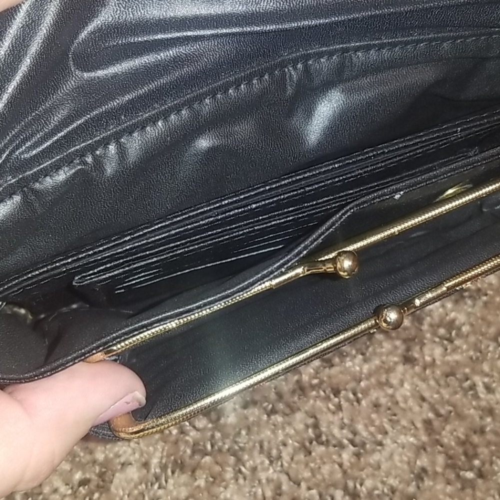 Unique Clutch - Picture 3 of 5